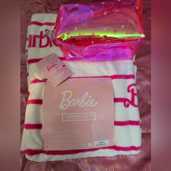 Barbie Bundle! Oversized throw and cosmetic bag! NWT! - Picture 1 of 14